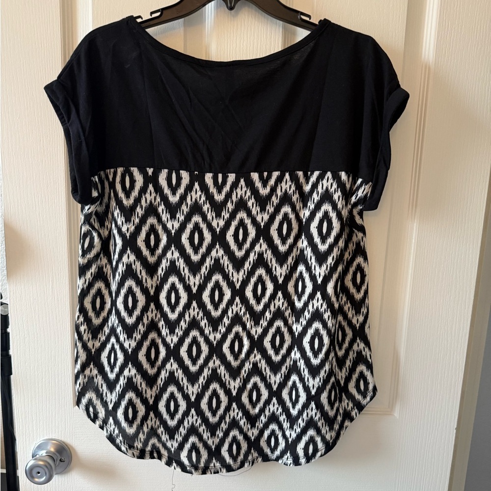 Xhilaration Black & White Ikat Short Sleeve Top Women's Size Large - Picture 11 of 11